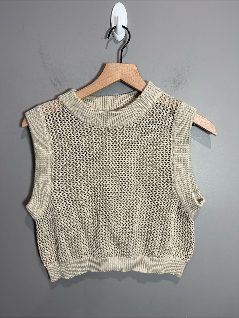 En Saison Cream Open Knit Crochet Cropped Sweater Vest Size M